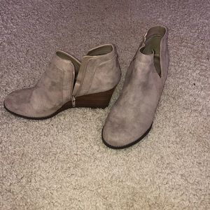 Women’s wedge heels size 9.5
